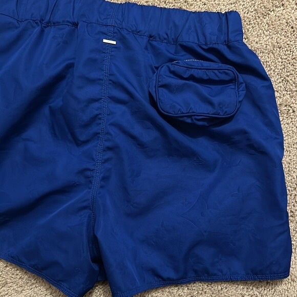 Blue - Picture 4 of 8